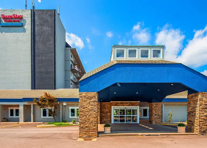 Orangewood Inn & Suites Kansas City Airport